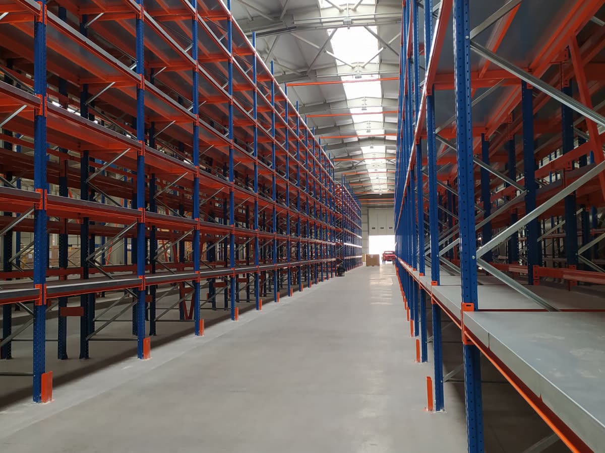 Long pallet racking aisle