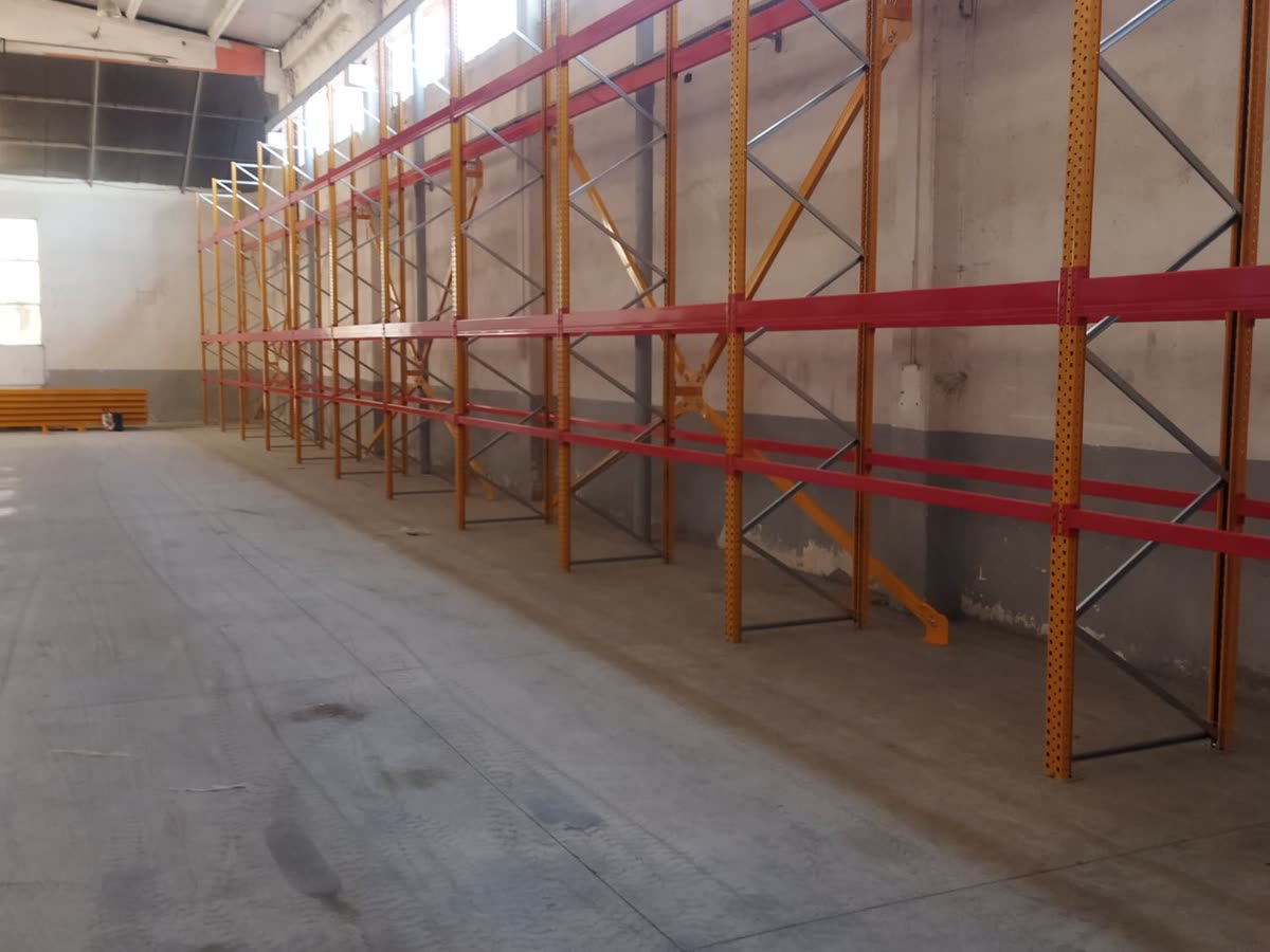Pallet racking row