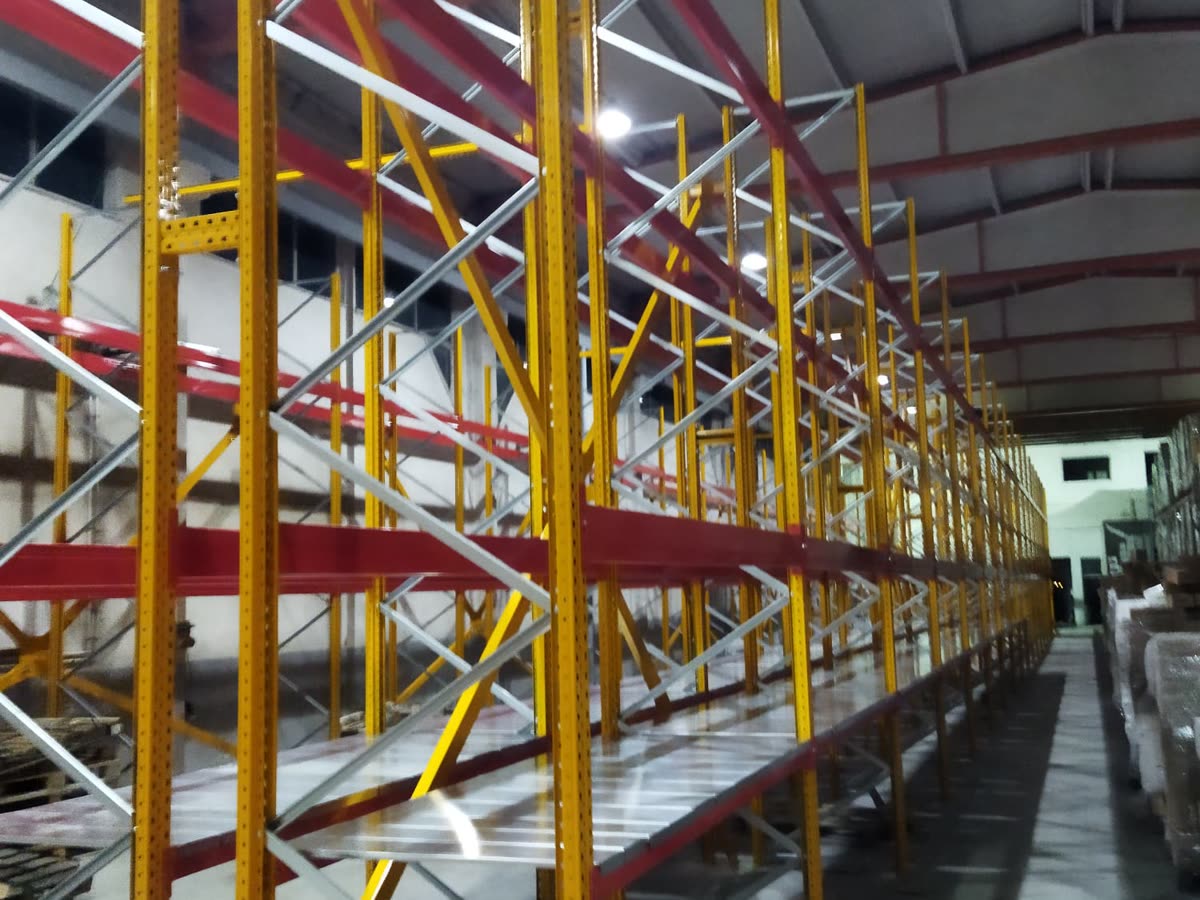 Racking aisle with decking