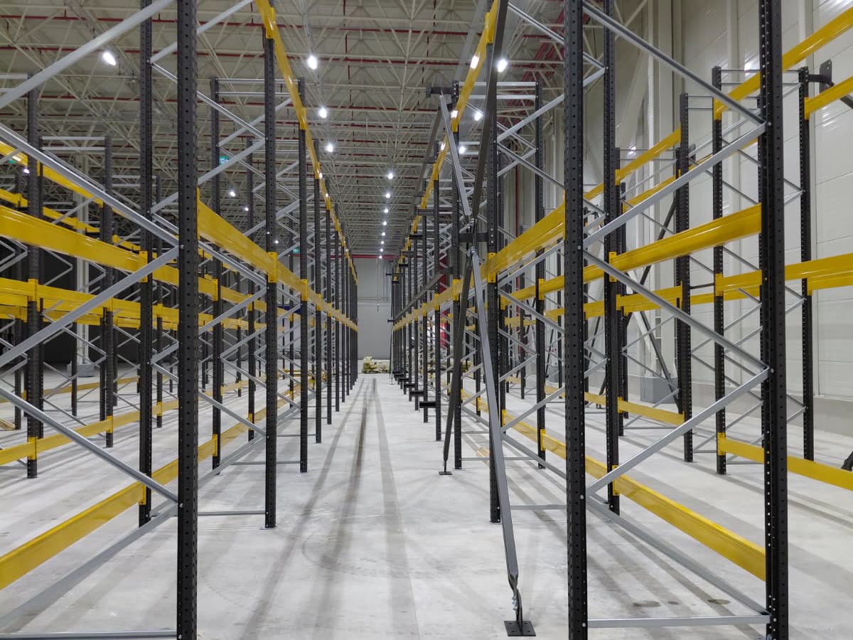 Long pallet racking aisle