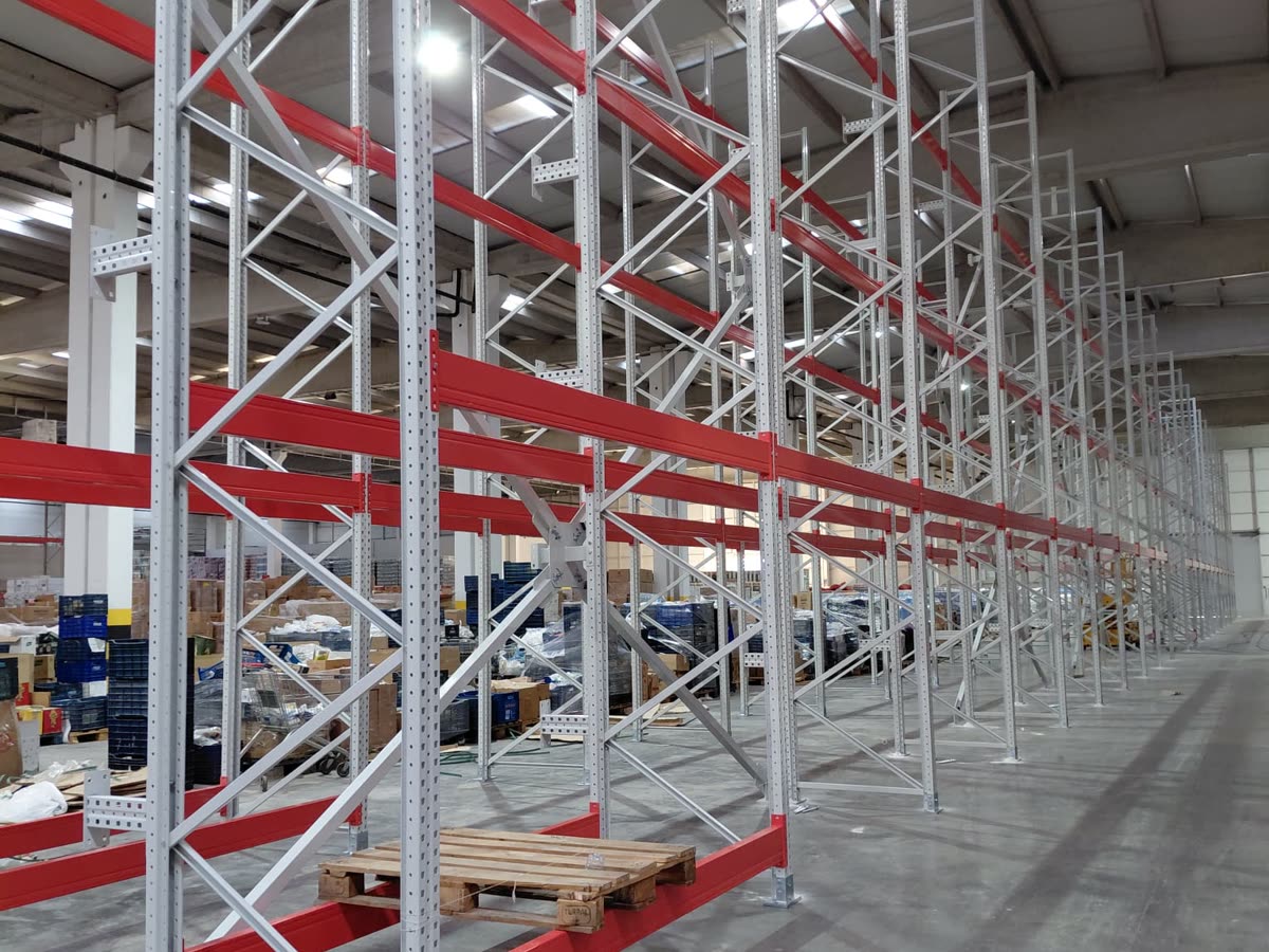 Pallet racking with galvanised uprights